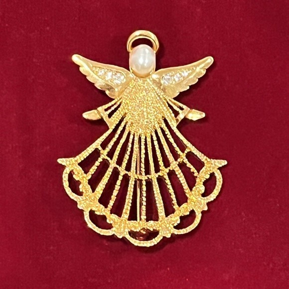 Vintage Avon Gold Tone Angel Filigree Faux Pearl Rhinestone Brooch Pin - Picture 1 of 8